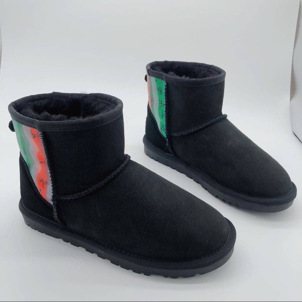UGGS - Picture 6 of 6